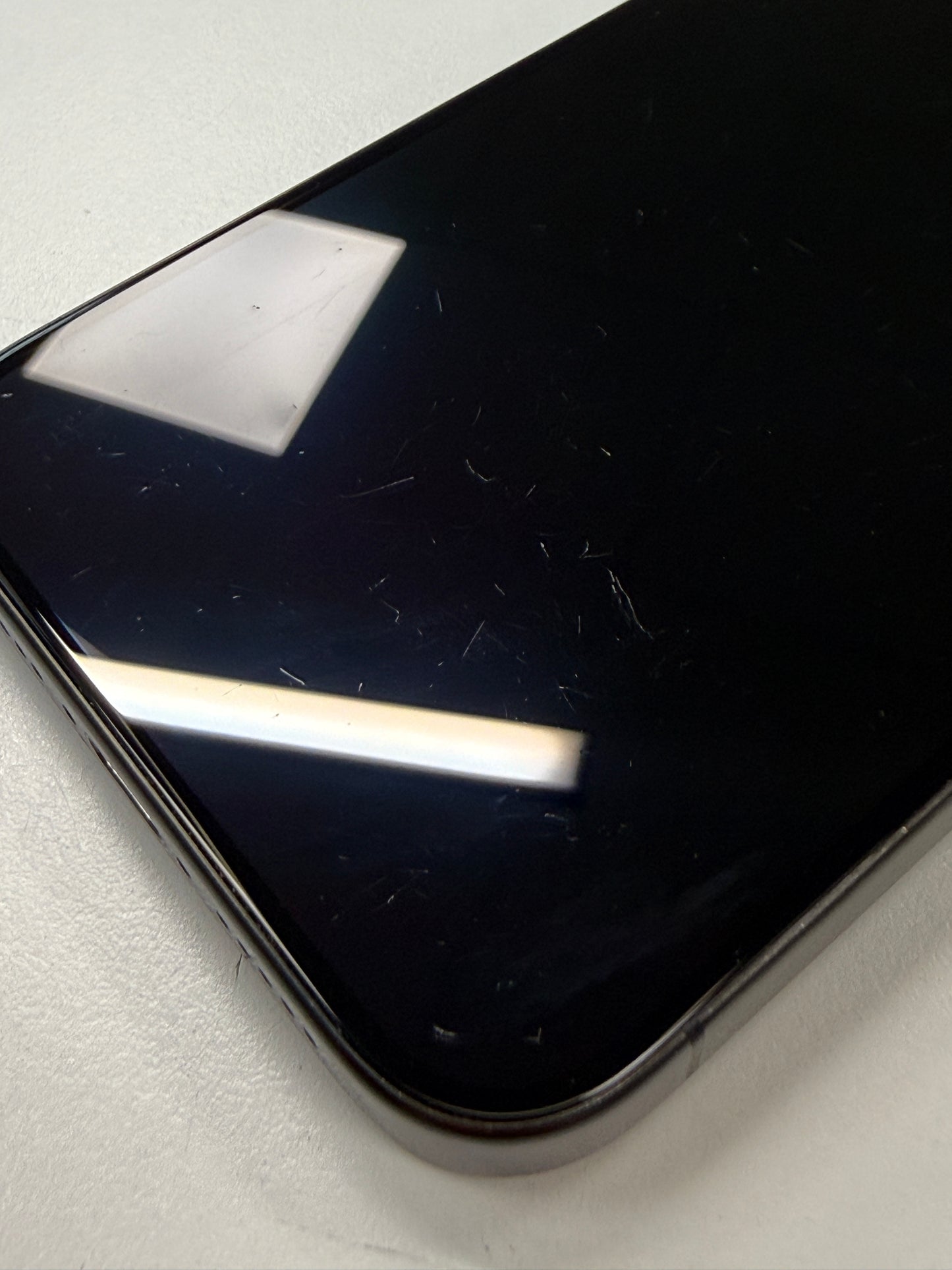 iPhone 15 Pro, 256GB, titan schwarz, ID 1125949, Zustand gebraucht, Akku neu