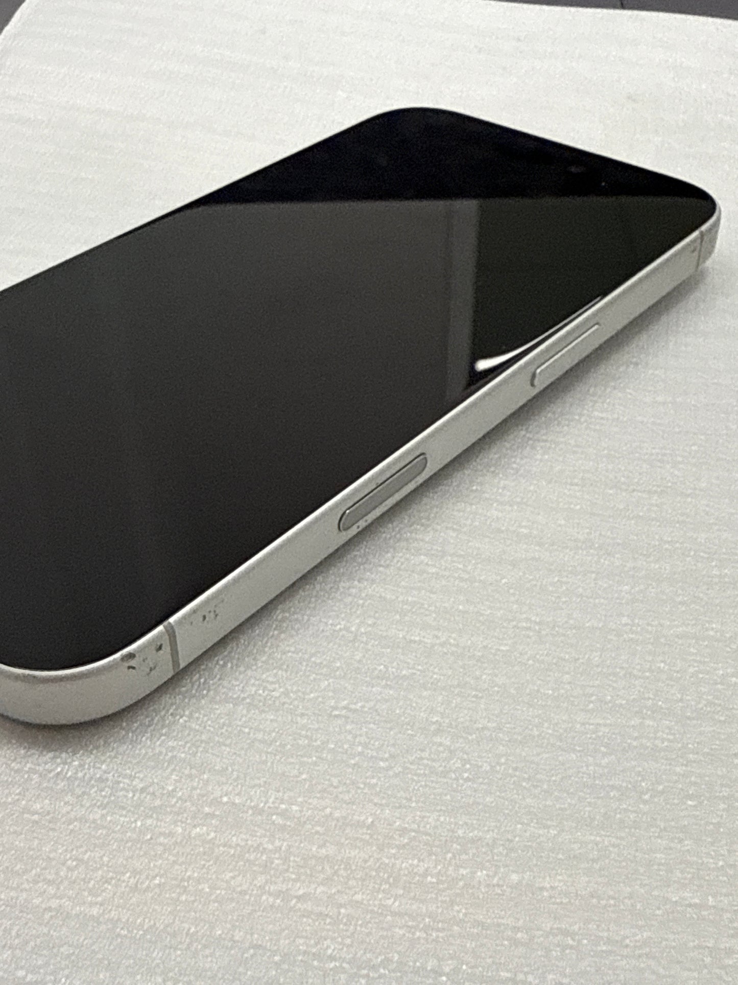 iPhone 16, 128GB, weiß, ID 4889161, Zustand gut, Akku 97%