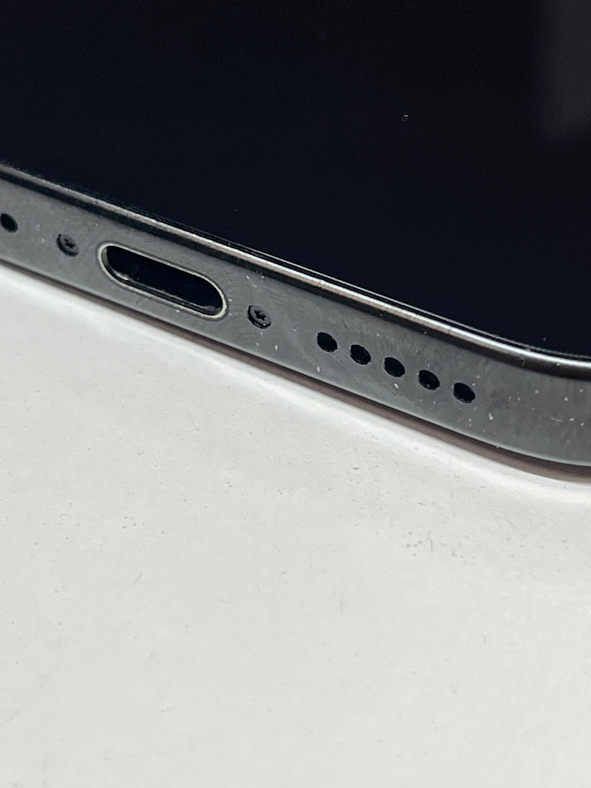 iPhone 16 Pro, 256GB, titan schwarz, ID 3079861, Zustand sehr gut, Akku 90%