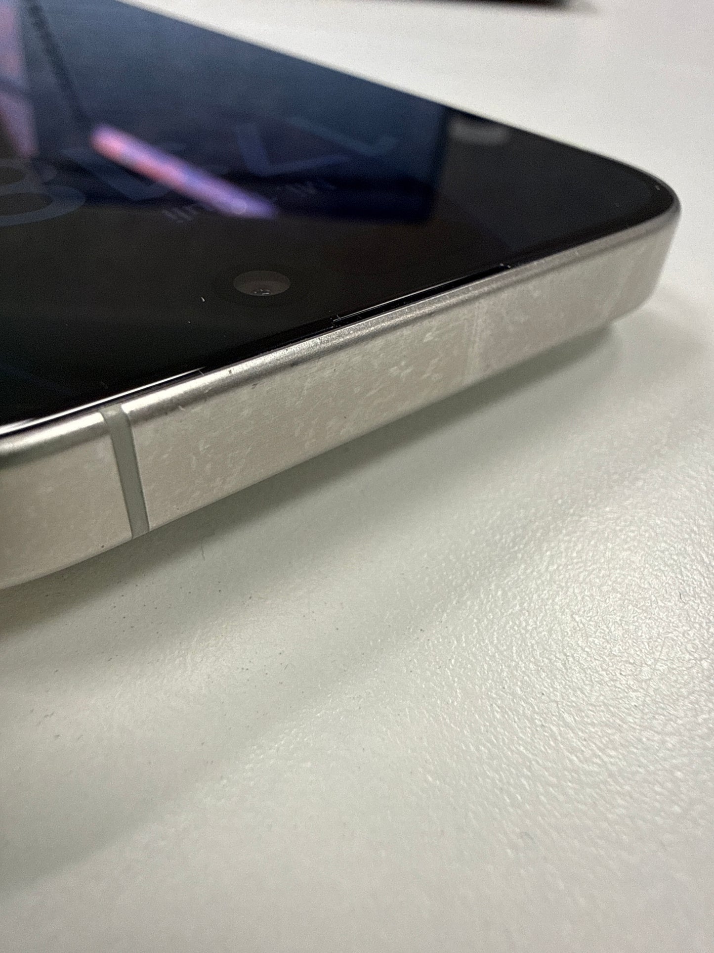 iPhone 15 Pro, 256GB, titan weiß, ID 2403493 , Zustand sehr gut, Akku 91%