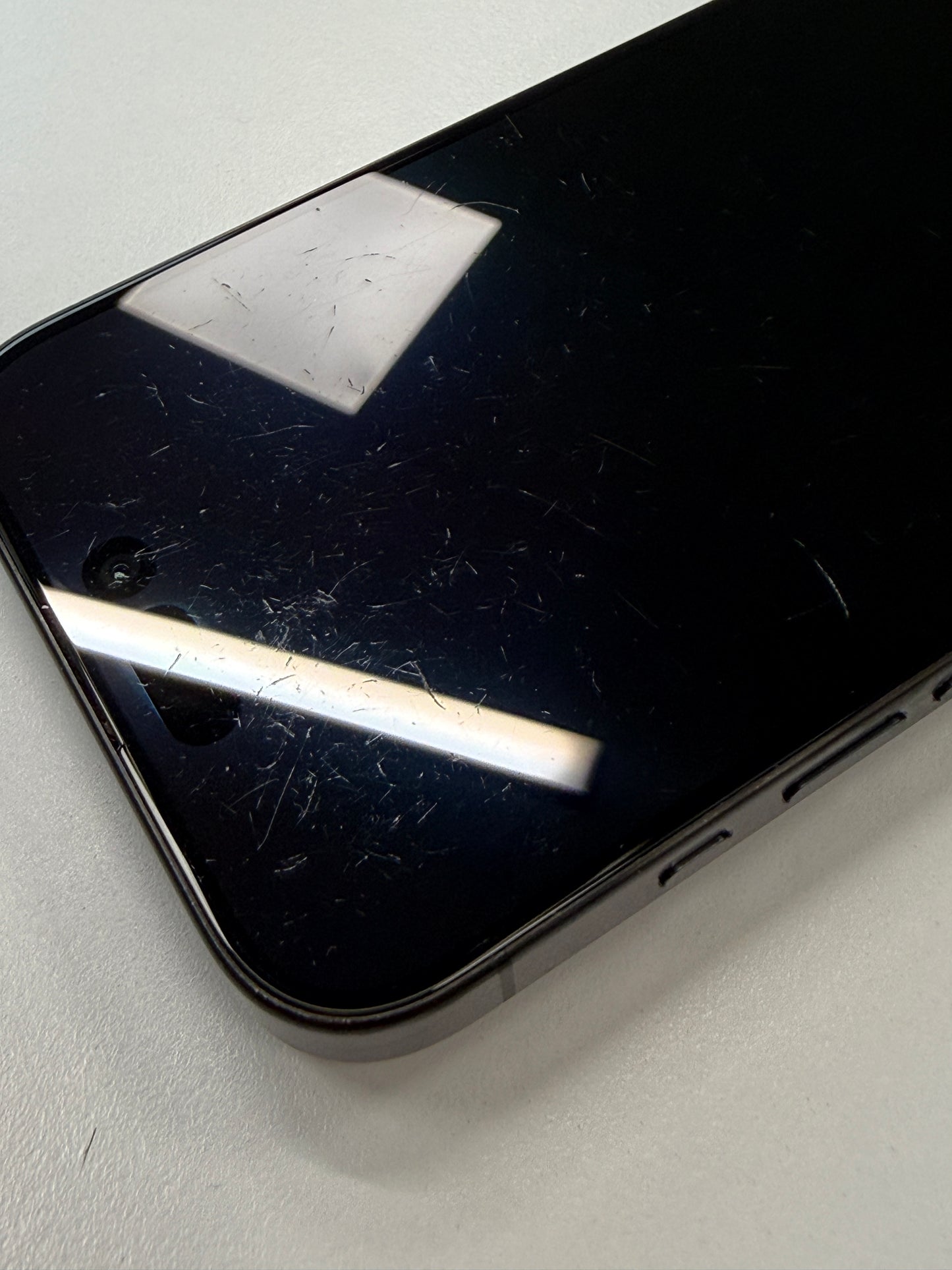 iPhone 15 Pro, 256GB, titan schwarz, ID 1125949, Zustand gebraucht, Akku neu