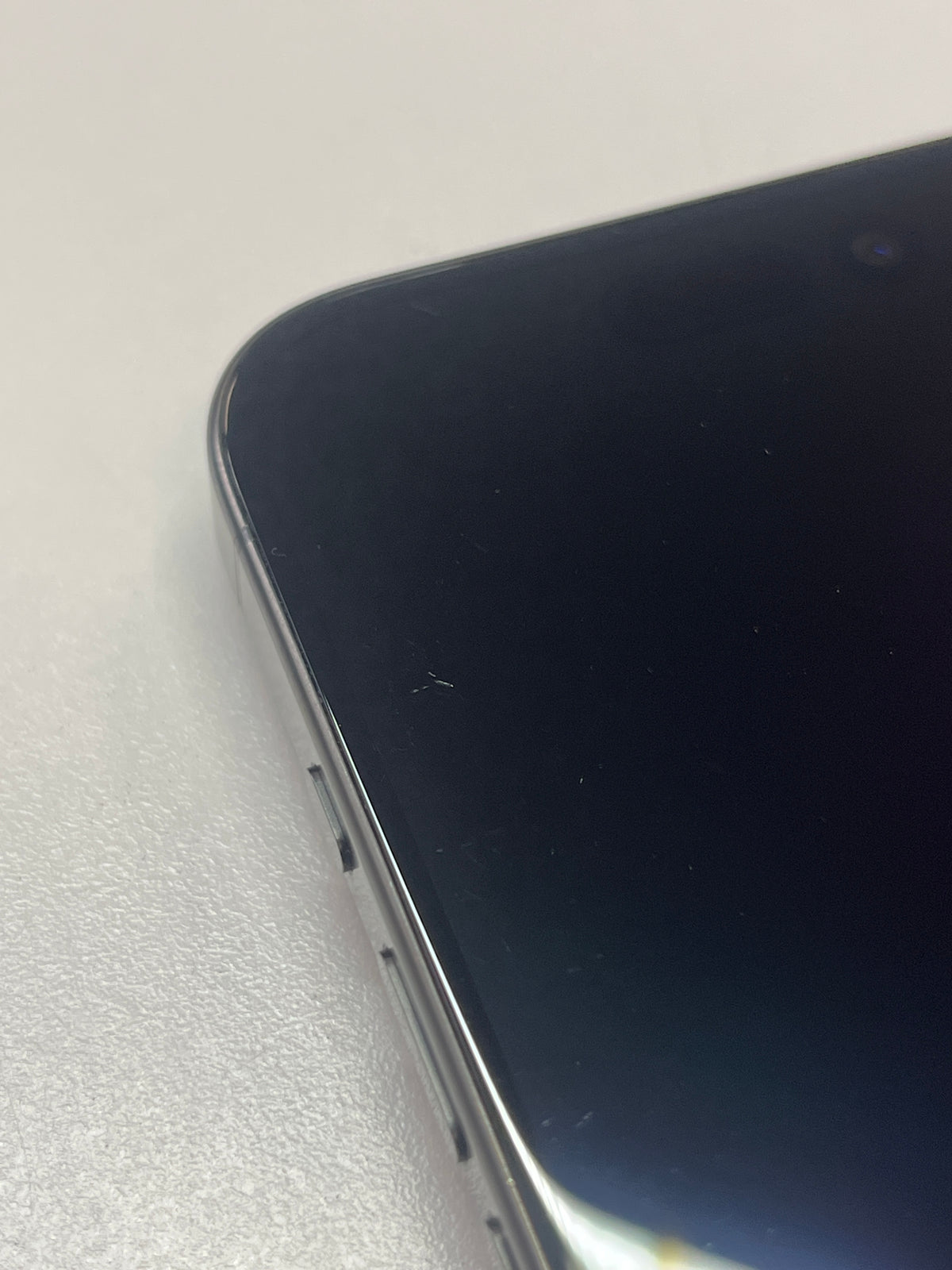iPhone 15 Pro, 128GB, titan schwarz, ID 5610617, Zustand sehr gut, Akku neu