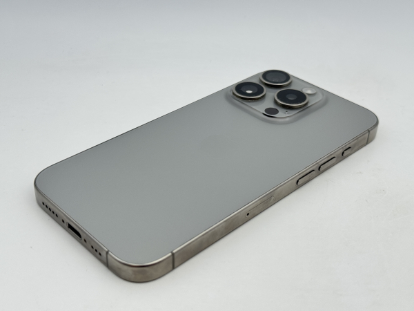 Refurbished iPhone 15 Pro titan natur