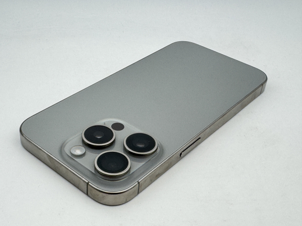 Refurbished iPhone 15 Pro titan natur