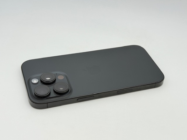 iPhone 16 Pro black titanium